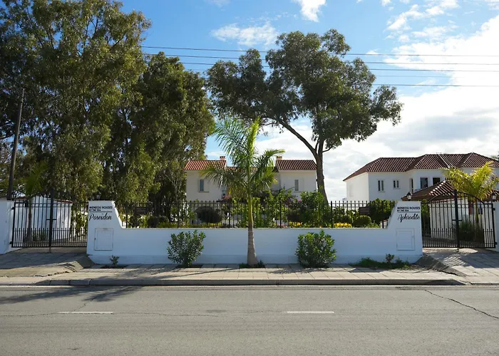 בית נופש Meneou By The Sea לרנקה